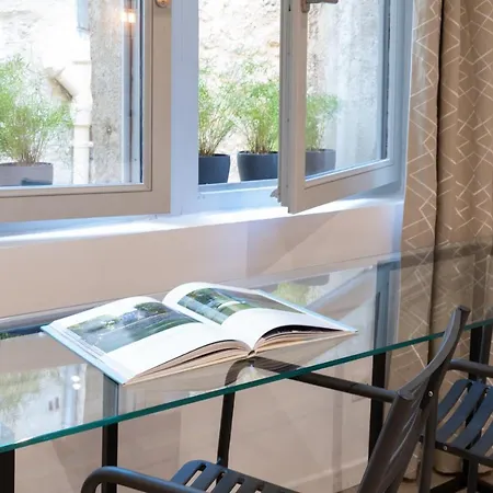 Design & Cosy - Centre Historique Ecusson Apartment *